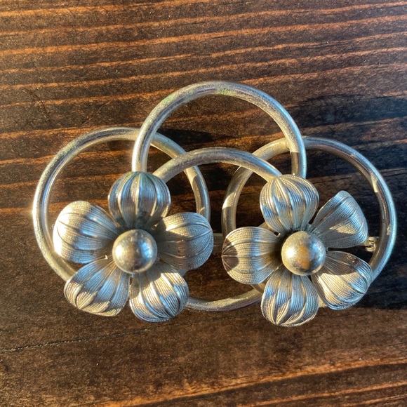 Two flower silver pin - Picture 2 of 7